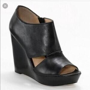 Coach Jaelyn black leather wedge sandals size 8 open toe zippers